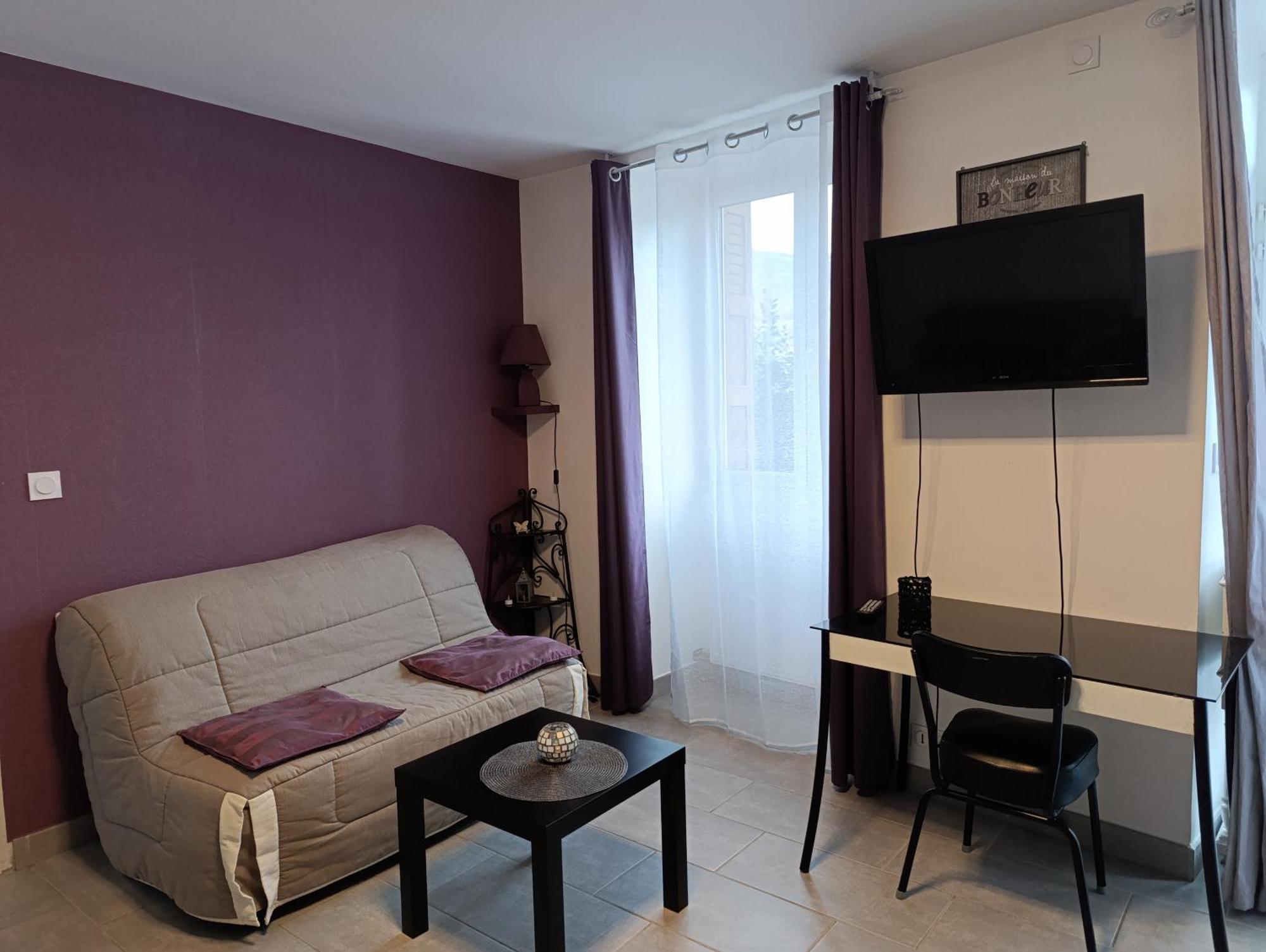 Maison Spacieuse Et Agreable Saint-Georges-de-Luzençon Buitenkant foto