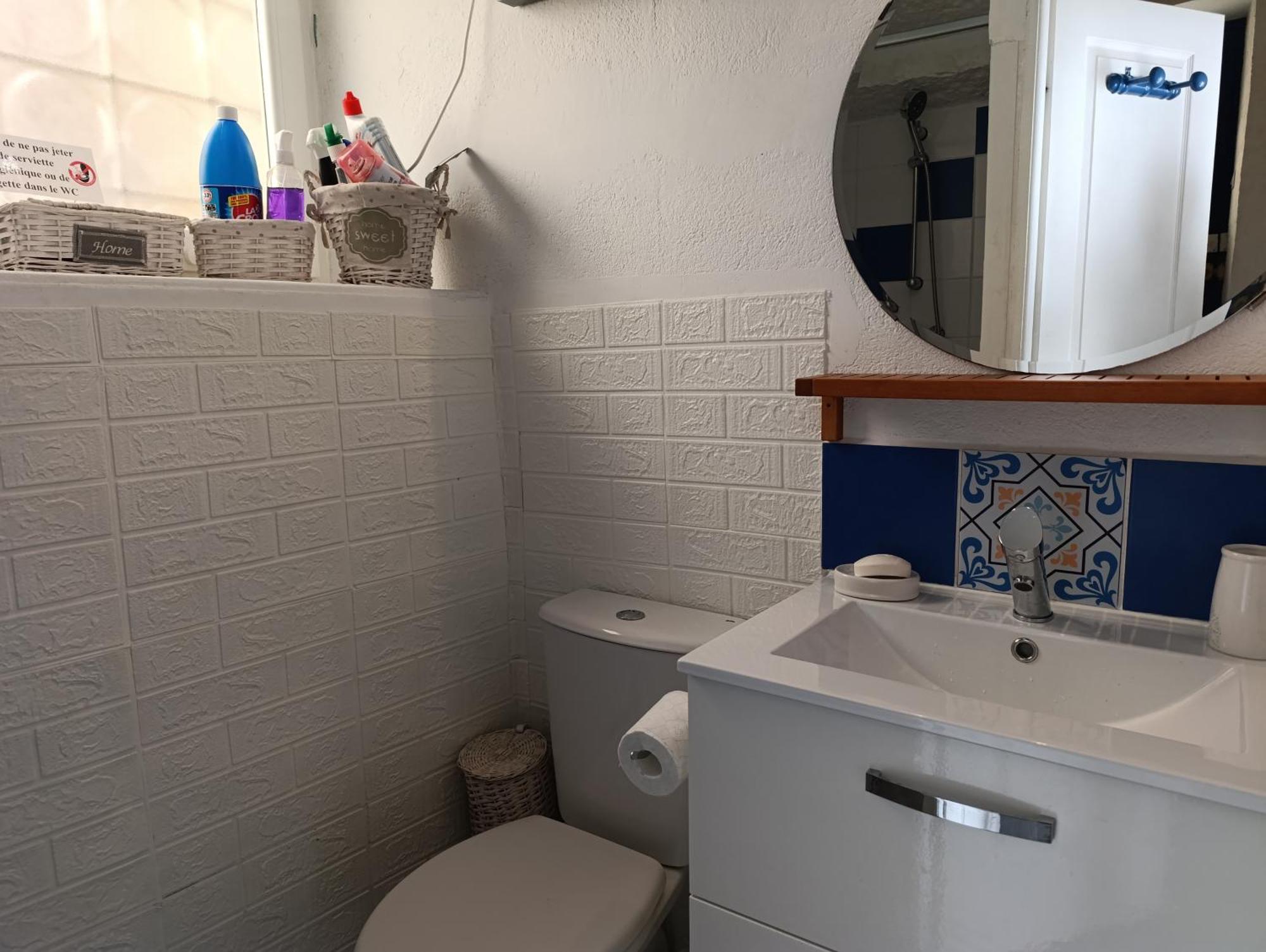 Maison Spacieuse Et Agreable Saint-Georges-de-Luzençon Buitenkant foto